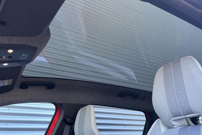 Rød Renault Scenic E-Tech fra 2025