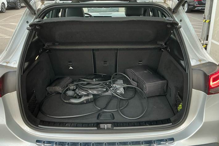 Sølv Mercedes EQA250 fra 2023