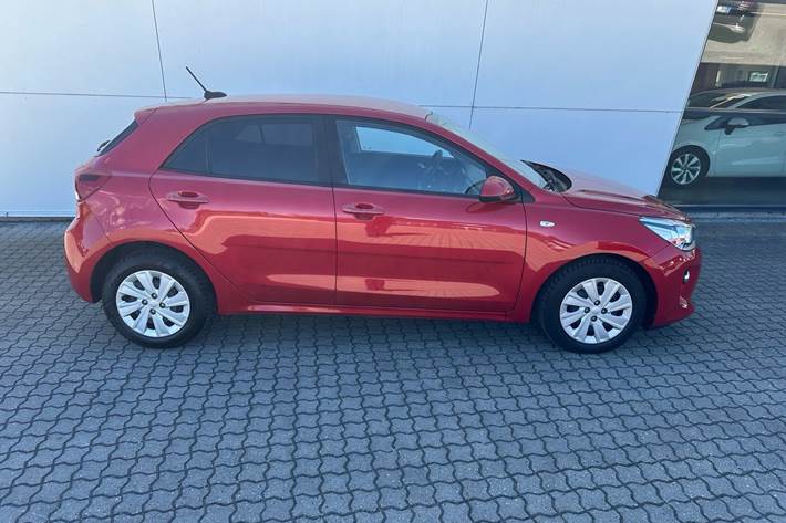 Rød Kia Rio fra 2018