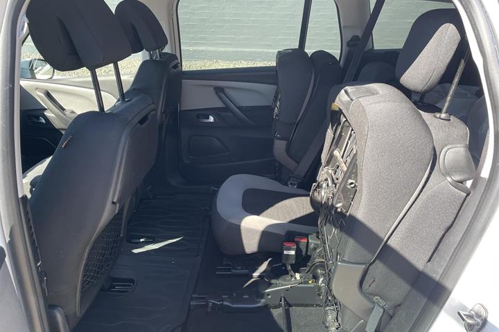 Hvid Citroën C4 Picasso fra 2016 set indefra