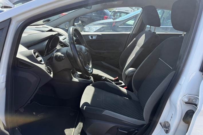 Hvid Ford Fiesta fra 2015