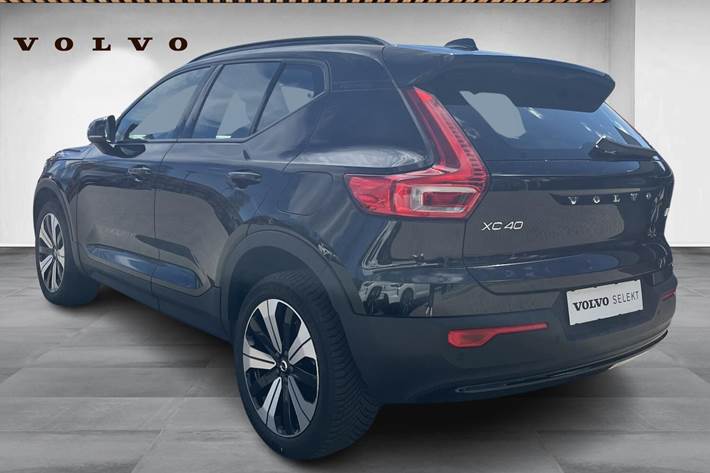 Sort Volvo XC40 fra 2023