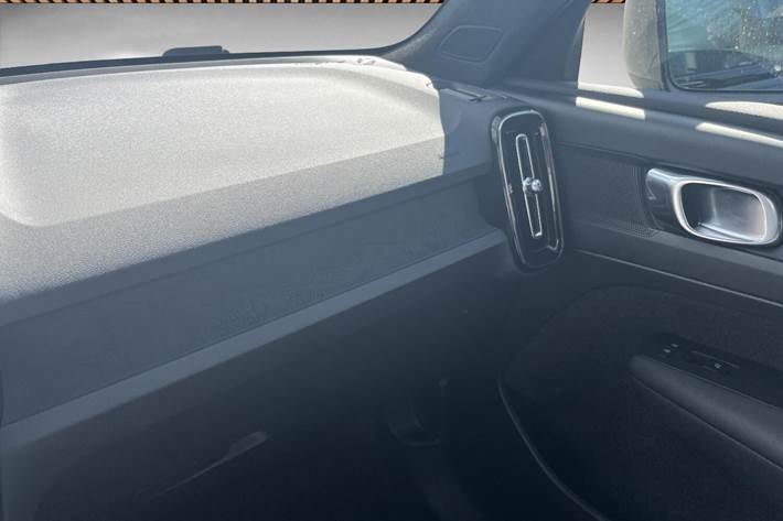 Sort Volvo XC40 fra 2023