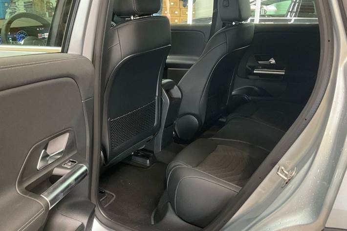 Sølv Mercedes EQA250 fra 2025