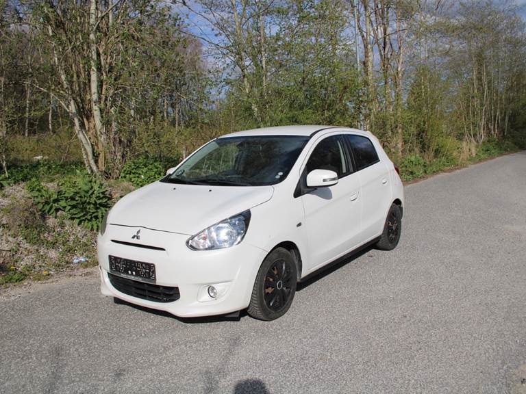 Mitsubishi Space Star 1,2 Black & White