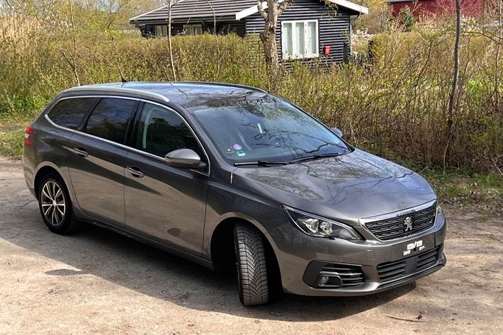 Grå Peugeot 308 fra 2019