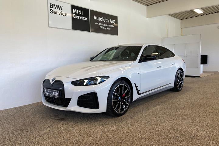Hvid BMW i4 fra 2025 set udefra