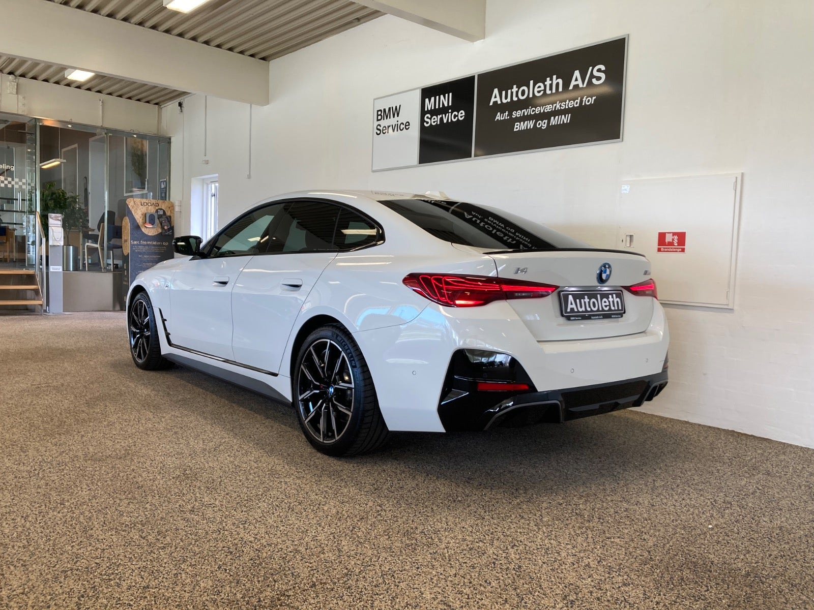Hvid BMW i4 fra 2025