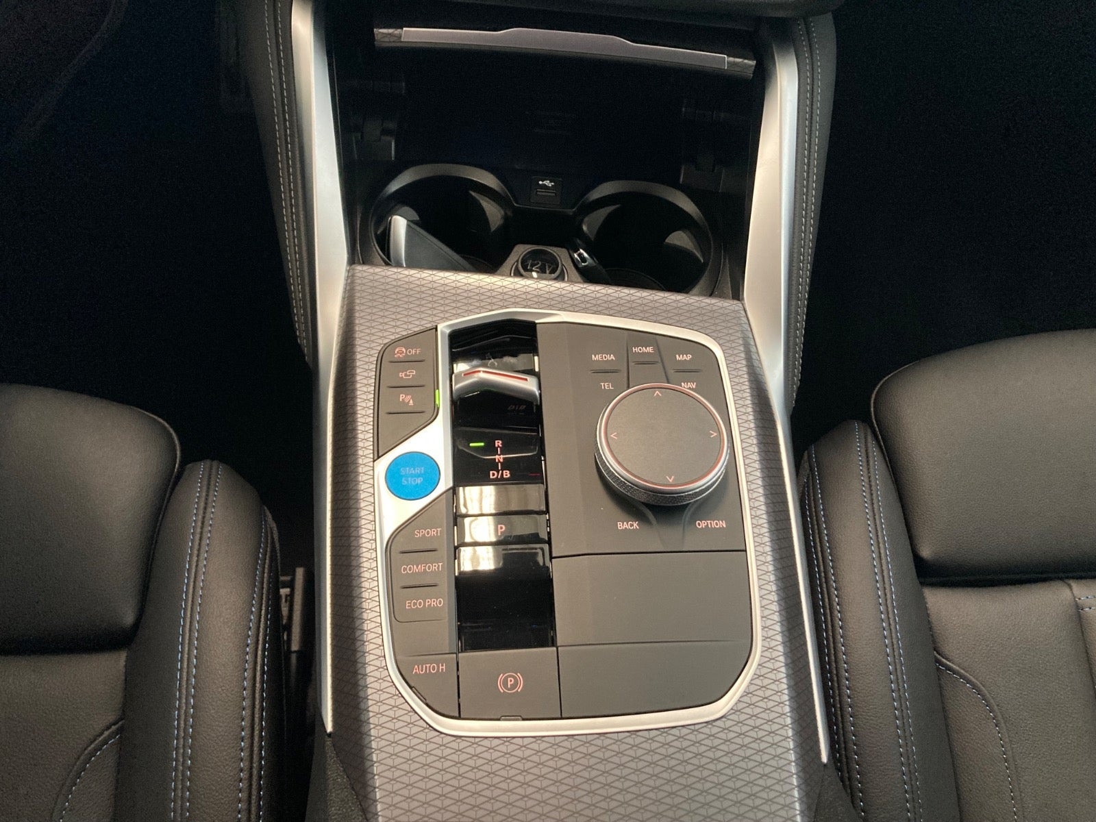 Hvid BMW i4 fra 2025