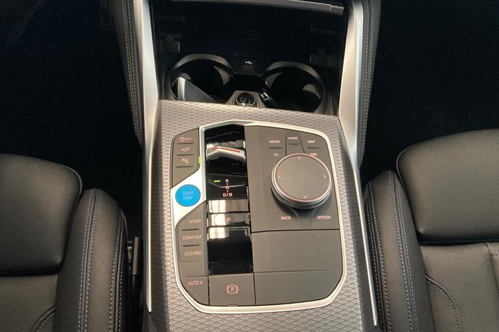 Hvid BMW i4 fra 2025