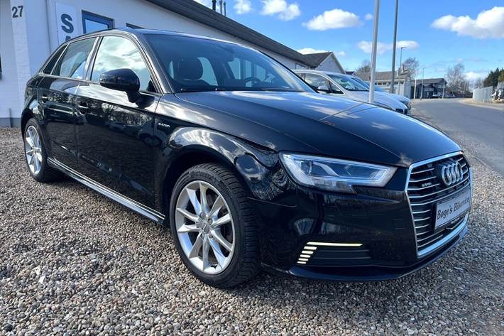 Sort Audi A3 fra 2018 set udefra