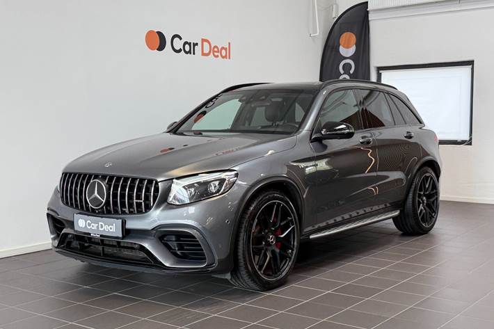 Grå Mercedes GLC63 fra 2017 set udefra