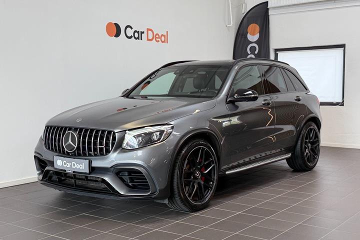Grå Mercedes GLC63 fra 2017 set udefra