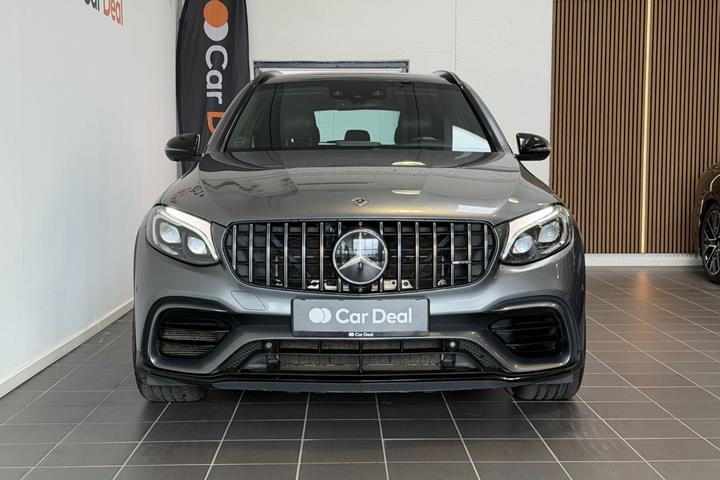 Grå Mercedes GLC63 fra 2017