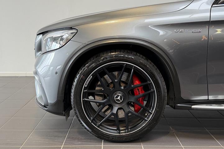 Grå Mercedes GLC63 fra 2017