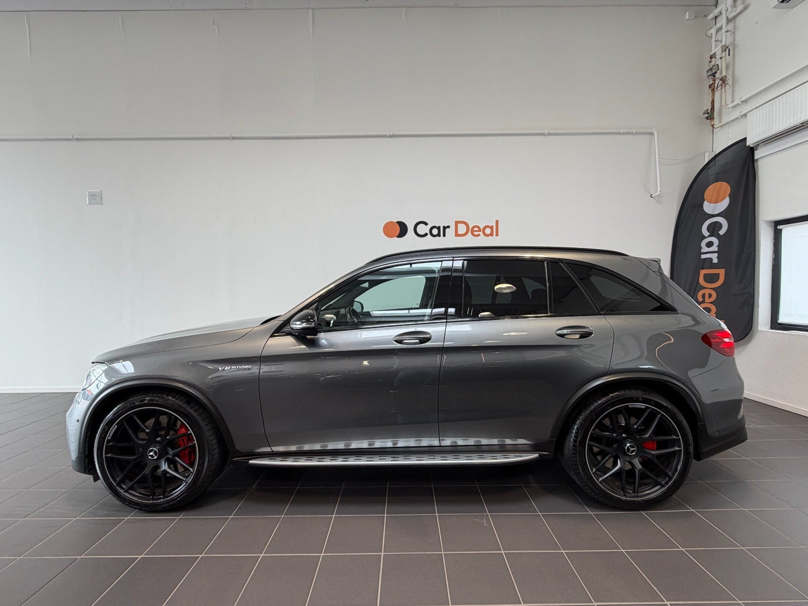 Grå Mercedes GLC63 fra 2017