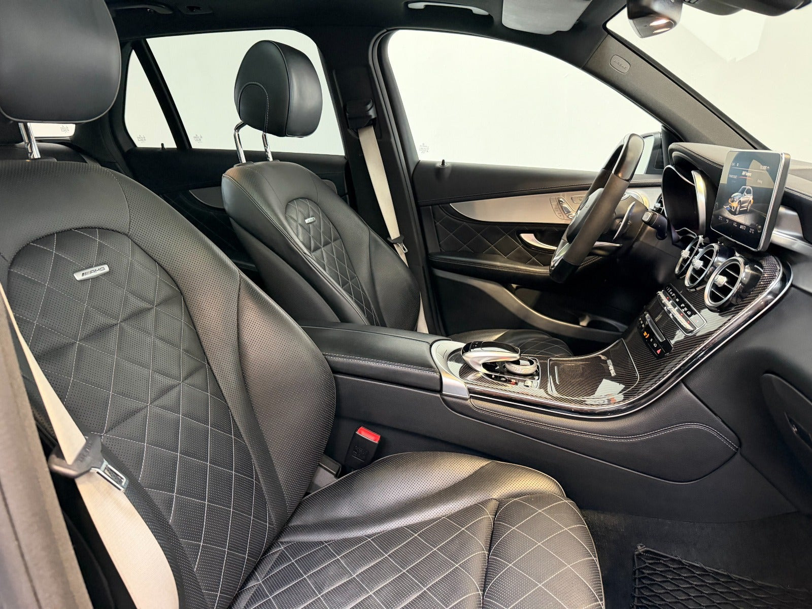Grå Mercedes GLC63 fra 2017