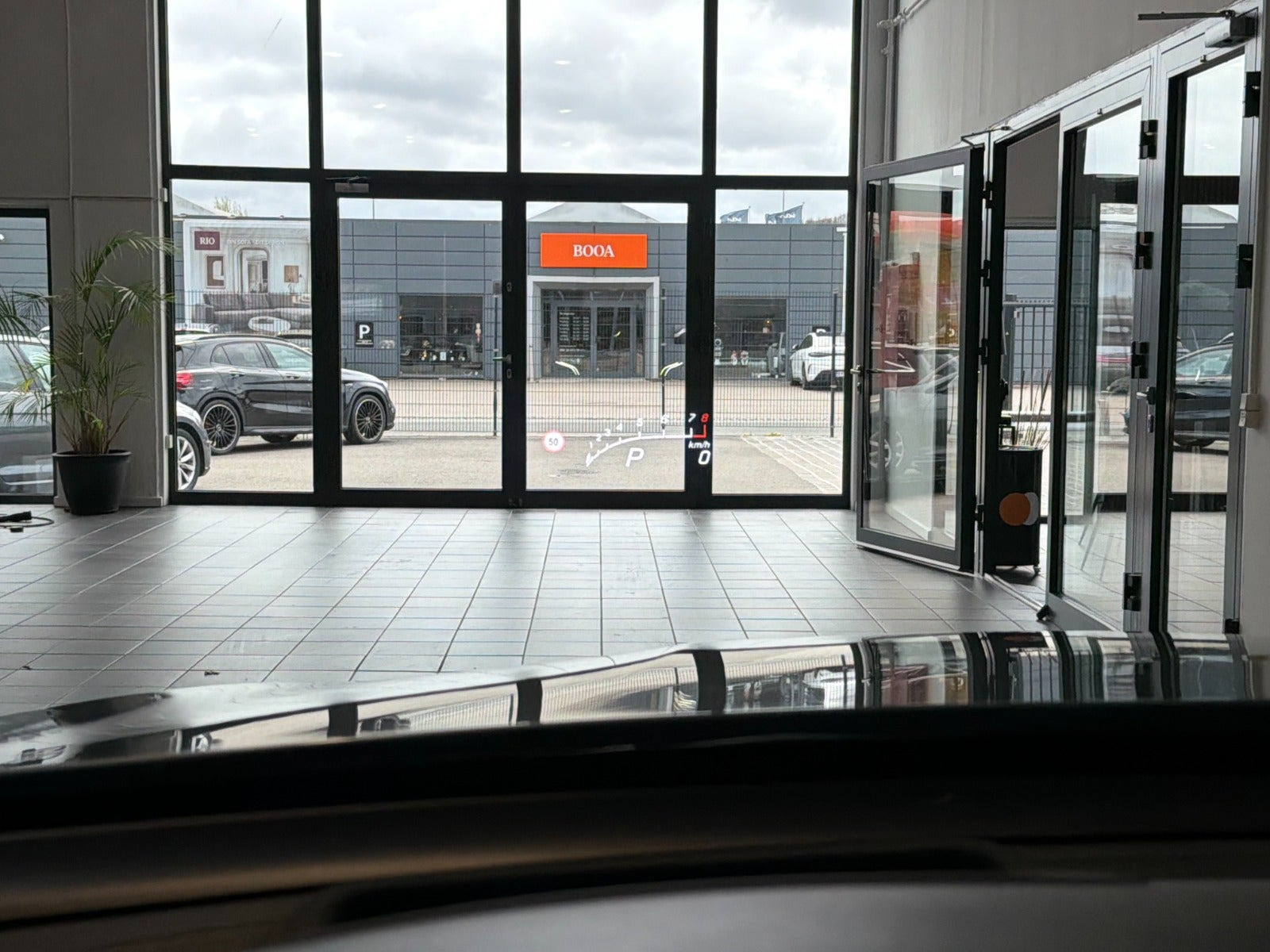 Grå Mercedes GLC63 fra 2017