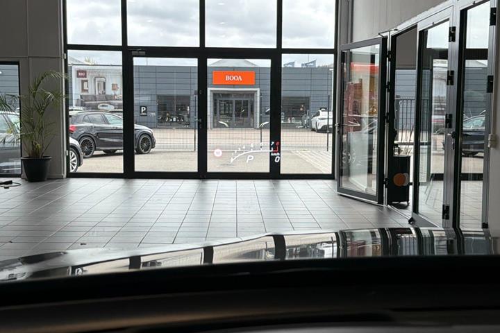 Grå Mercedes GLC63 fra 2017