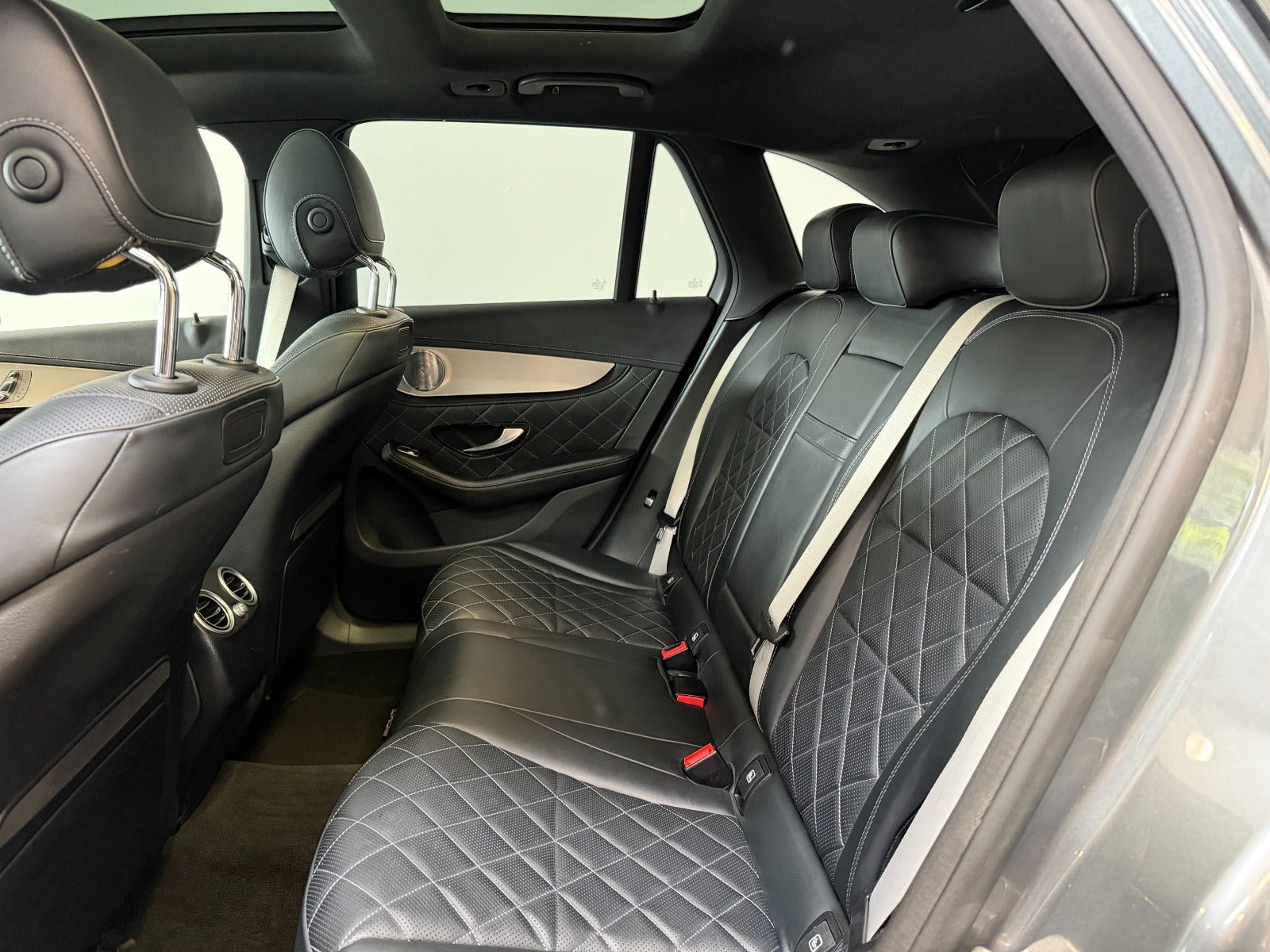 Grå Mercedes GLC63 fra 2017