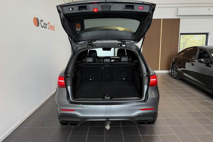 Grå Mercedes GLC63 fra 2017