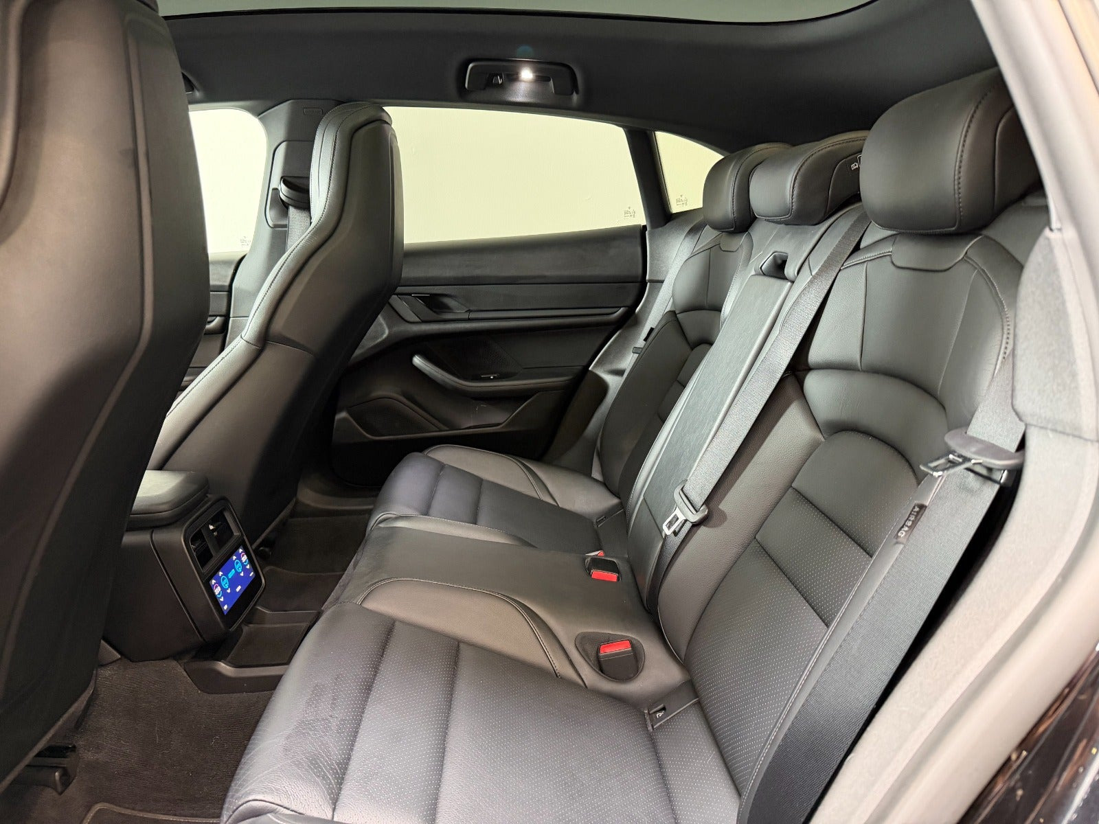 Sort Porsche Taycan 4 fra 2021