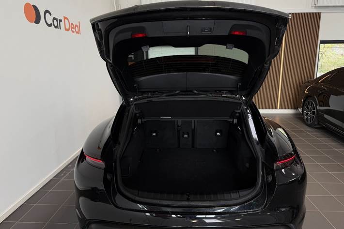 Sort Porsche Taycan 4 fra 2021