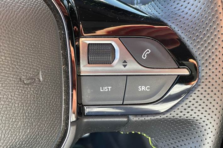 Hvid Peugeot e-208 fra 2022