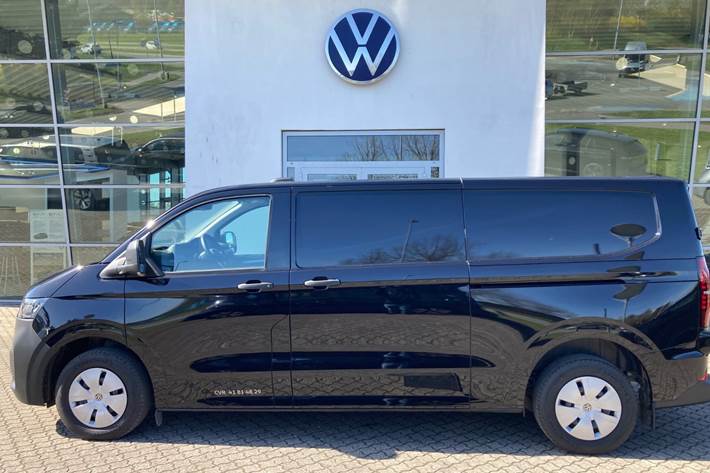 Sort VW Transporter fra 2025