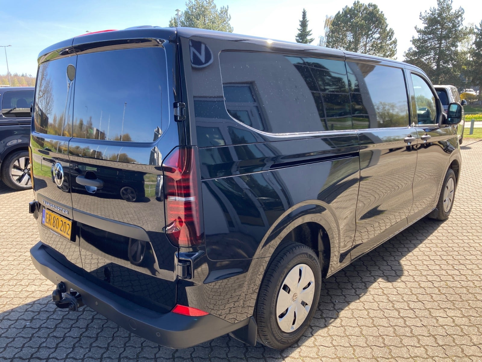 Sort VW Transporter fra 2025