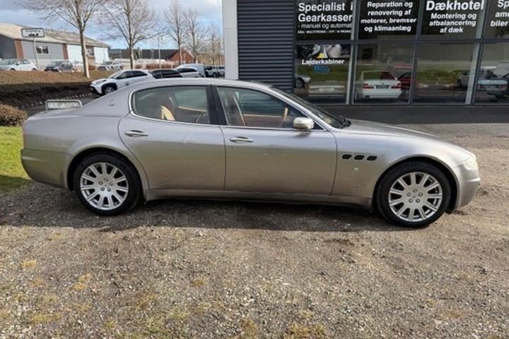undefined Maserati Quattroporte fra 2004 set udefra