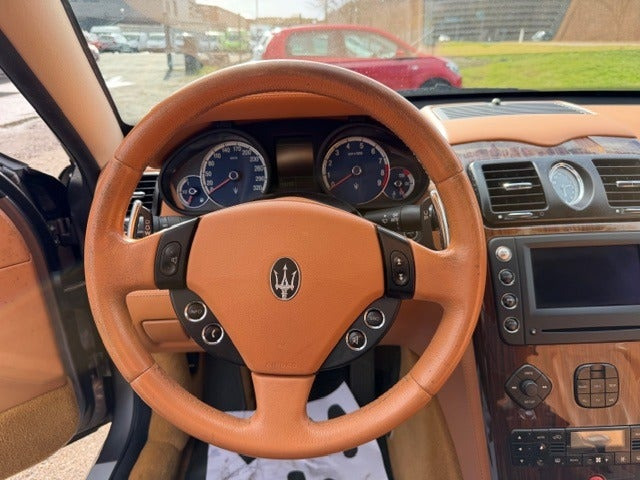 undefined Maserati Quattroporte fra 2004 set indefra