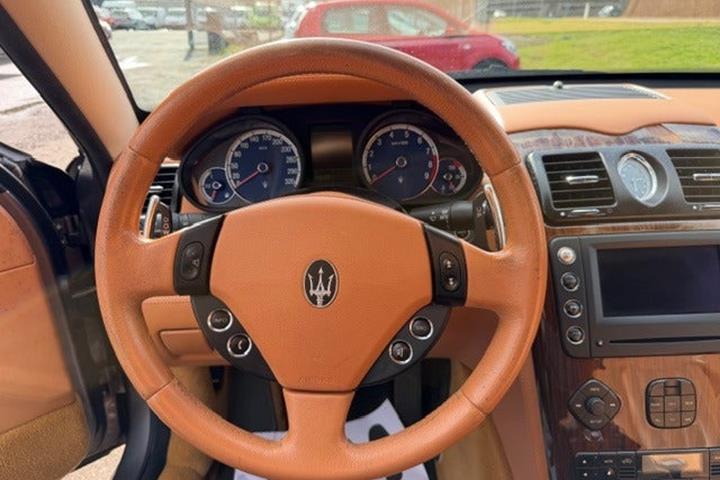 undefined Maserati Quattroporte fra 2004 set indefra