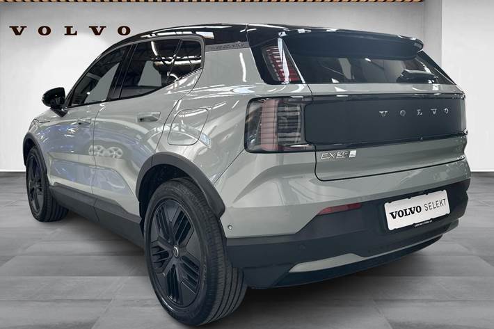 Grå Volvo EX30 Cross Country fra 2025