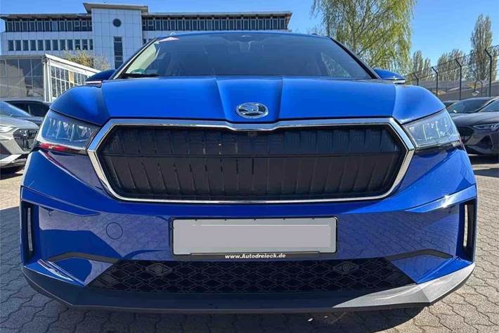 Blå Skoda Enyaq fra 2023