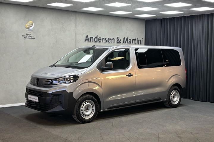 Grå Peugeot e-Traveller fra 2024