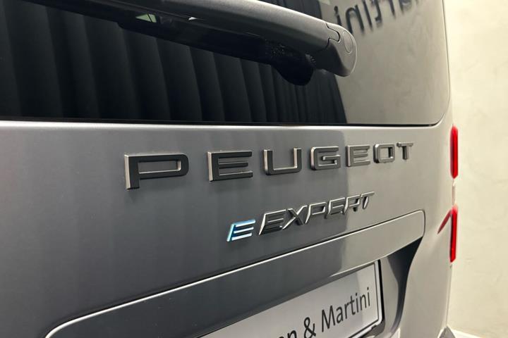 Grå Peugeot e-Traveller fra 2024
