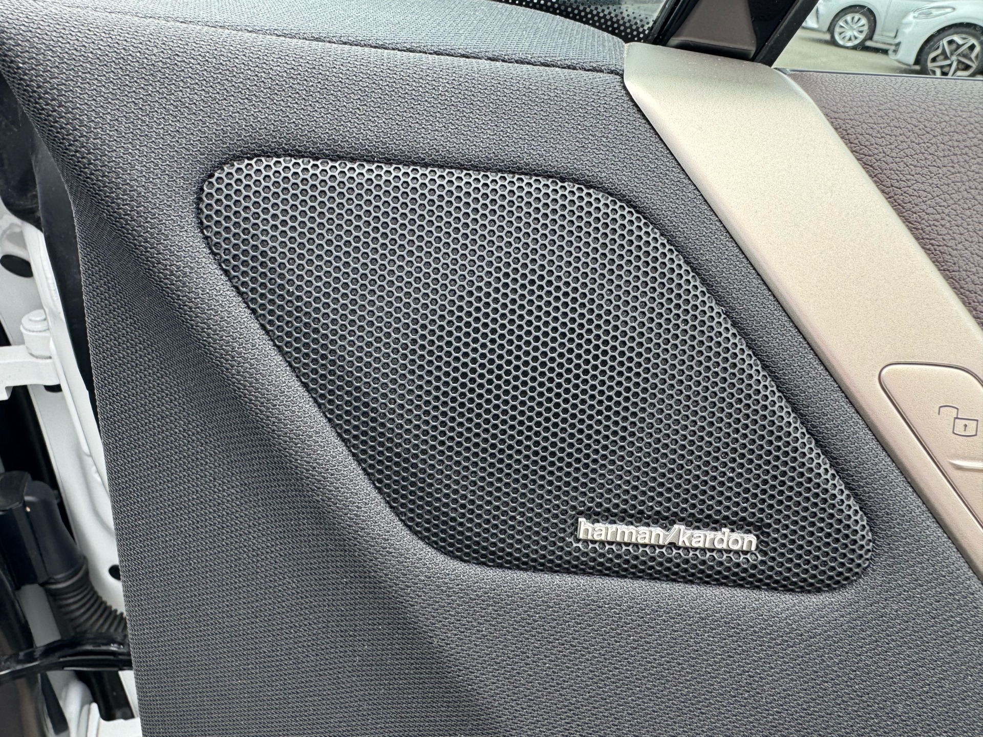 Hvid BMW iX fra 2023