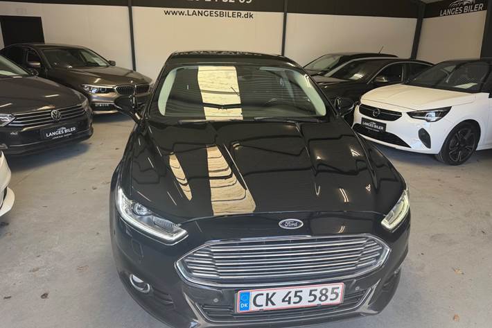 Sort Ford Mondeo fra 2016