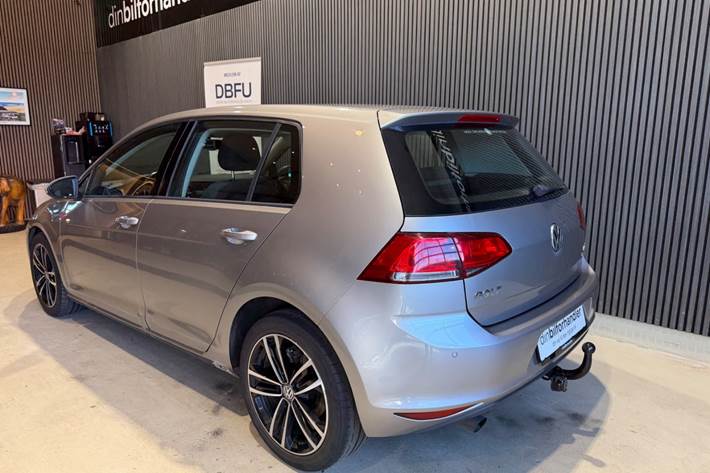 Sølv VW Golf VII fra 2014