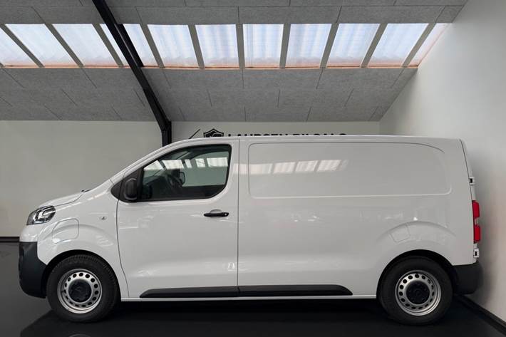 Hvid Opel Vivaro-e fra 2025