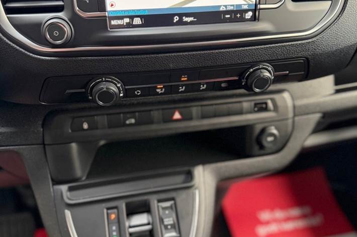 Hvid Opel Vivaro-e fra 2025