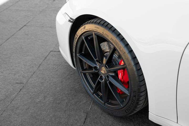 Hvid Porsche 911 Carrera S fra 2019
