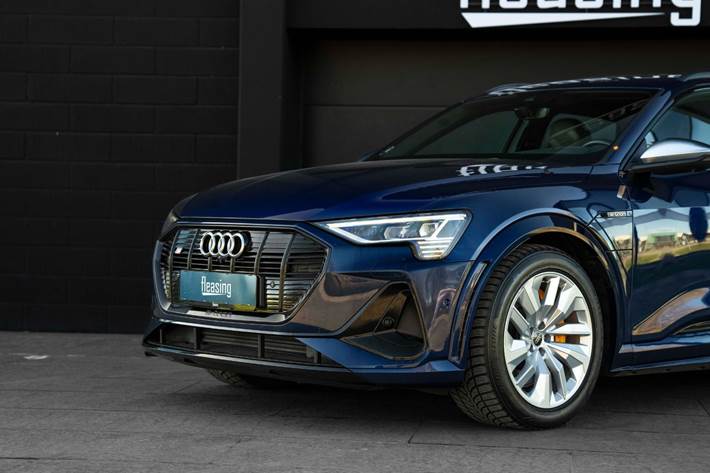 Blå Audi e-tron S fra 2022