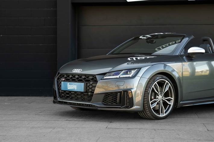 Grå Audi TTS fra 2019