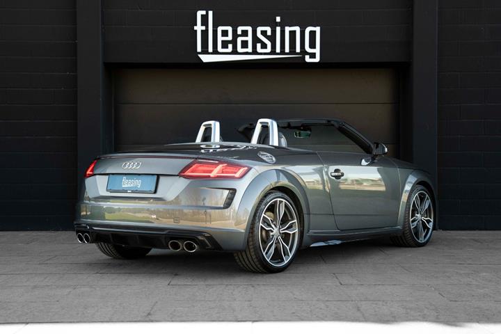 Grå Audi TTS fra 2019 set udefra