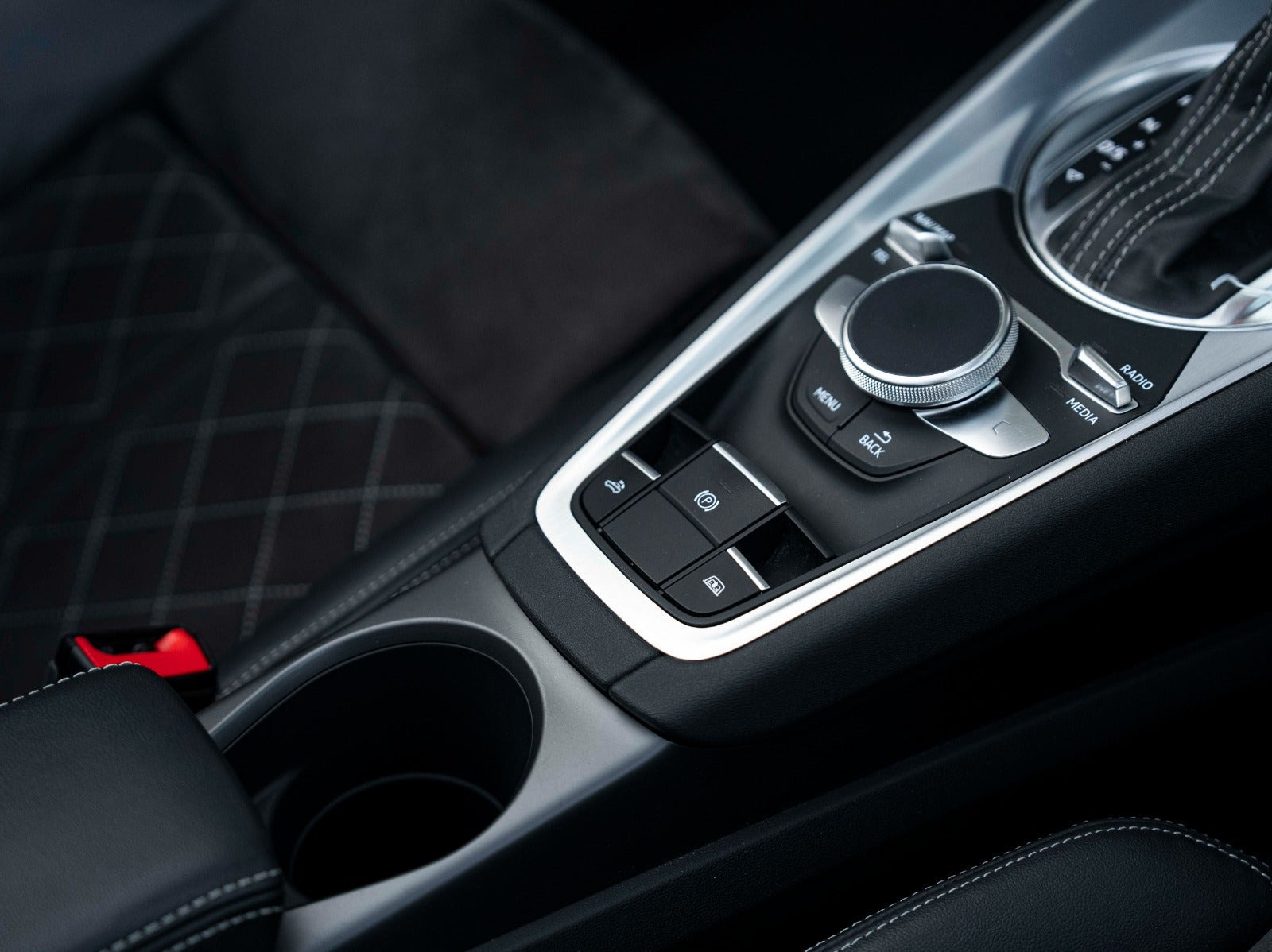 Grå Audi TTS fra 2019