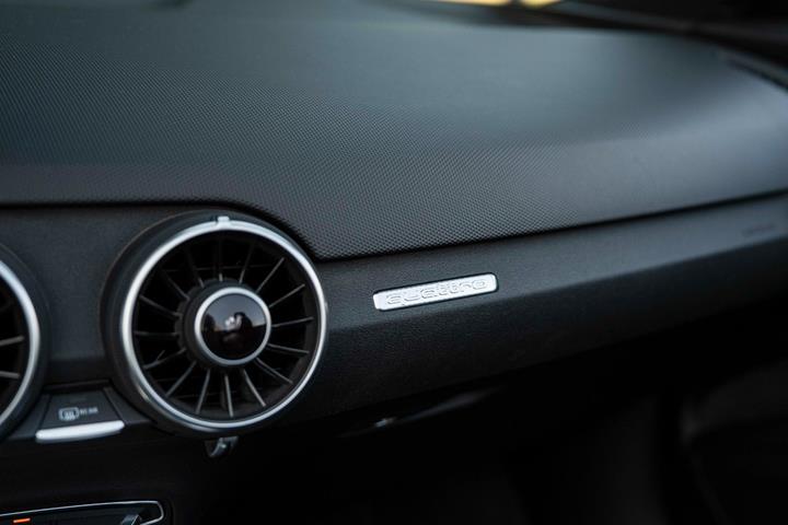 Grå Audi TTS fra 2019
