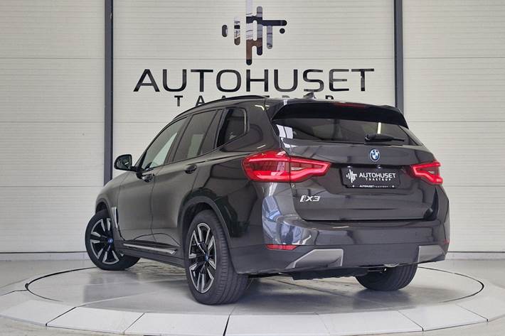 Grå BMW iX3 fra 2021