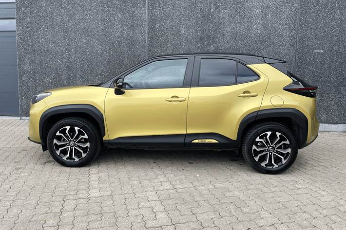 Gul Toyota Yaris Cross fra 2022